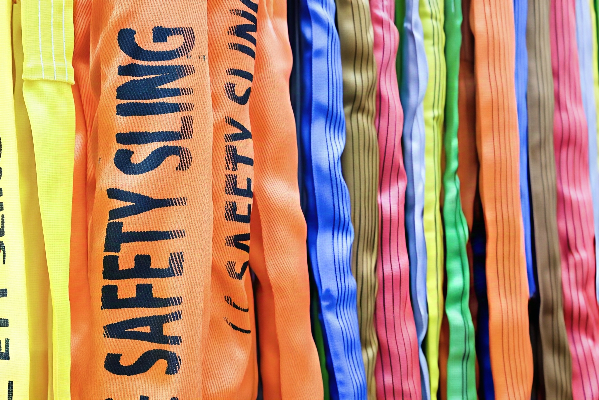 Sling Sling vs Flat Webbing Sling: Panduan Terbaik Anda Untuk Mengangkat Kecekapan dan Keselamatan